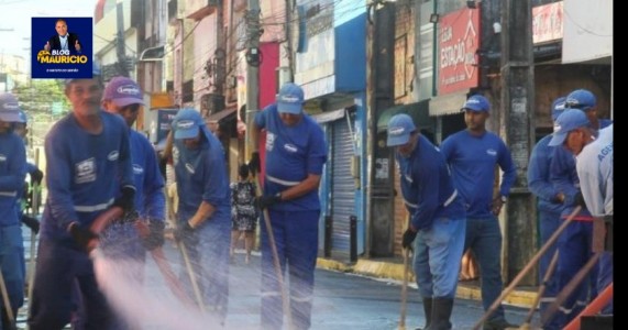 Mano Menezes vistoria requalificação do Beco da Colônia no Jaboatão Centro