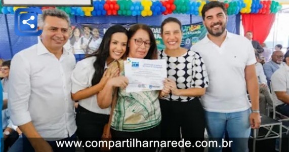 Raquel Lyra entrega 170 títulos de propriedade a famílias de Serra Talhada