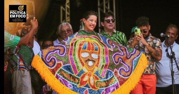 Carnaval: Raquel Lyra acompanha cortejo das nações de maracatu rural em Nazaré da Mata