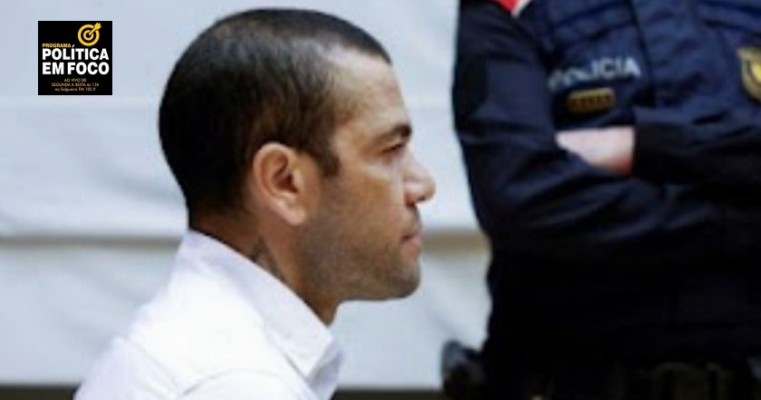 Daniel Alves é condenado a 4 anos e 6 meses por estupro na Espanha