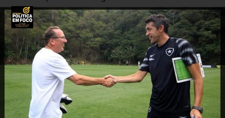 Textor defende Bruno Lage e fala sobre busca por novo técnico para o Botafogo.