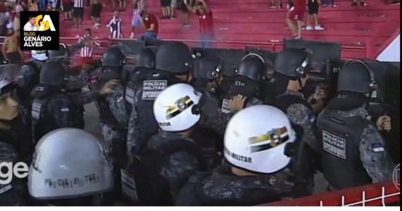 Torcedores do Náutico entram em confronto com policiais em jogo nos Aflitos