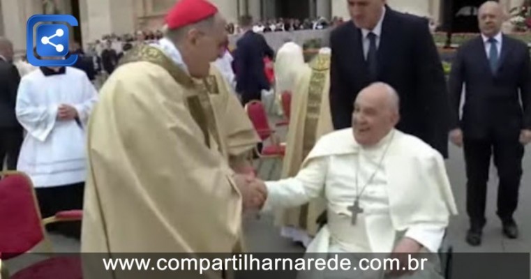 Apesar de saúde frágil, Papa Francisco preside Missa de Páscoa