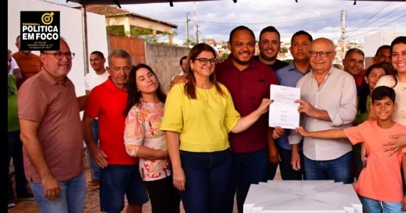 Prefeito Dr. Marcones Assina Ordem de Serviço para Calçamento de Três Ruas no Bairro Nova Olinda