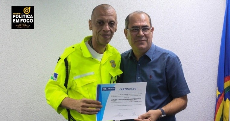 MANO MEDEIROS ENTREGA CERTIFICADOS DE CURSO A AGENTES DE TRÂNSITO DO JABOATÃO