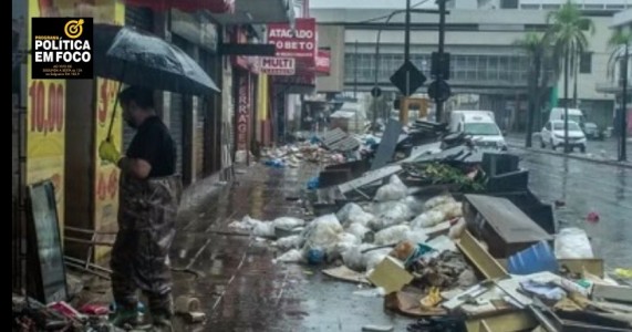 Chuvas no RS: Porto Alegre é tomada por lixo e entulho após novos temporais