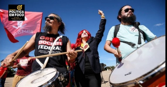 Greve dos professores de universidades federais termina após 69 dias