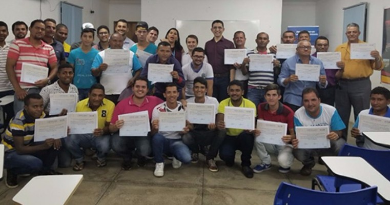 Prefeitura de Salgueiro-PE  entrega certificados aos alunos do curso de Eletricista Predial de Baixa Tensão
