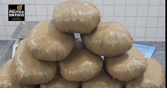 Policiais militares da 1ª CIPM prendem mulher com 10,6 kg de maconha em Floresta-PE