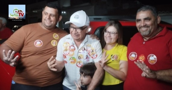 Nildo Bezerra foi calorosamente abraçado e ovacionado pelos moradores do Divino Espírito Santo