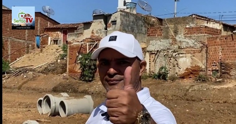 Márcio Nemédio acompanha obras da Arena no bairro Santa Margarida em Salgueiro