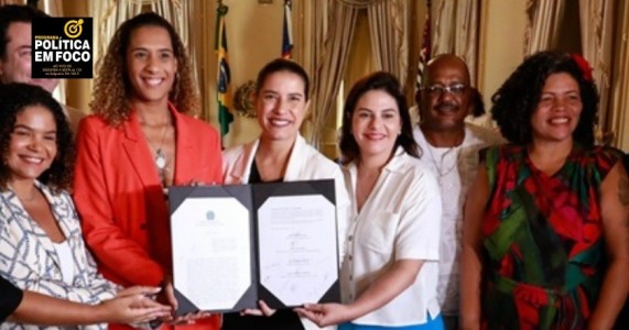  governadora Raquel Lyra e a ministra da Igualdade Racial, Anielle Franco, assinaram, em cerimônia no Palácio.