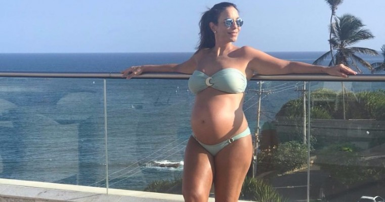 Ivete Sangalo posta foto de biquíni mostrando barrigão de 6 meses: ‘tô muito gravidínea’