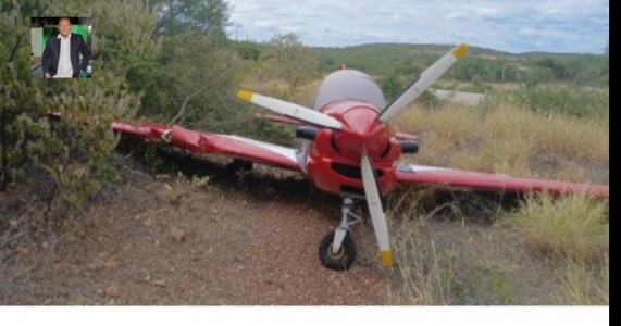 Avião faz pouso de emergência às margens da estrada que liga Salgueiro a Serrita