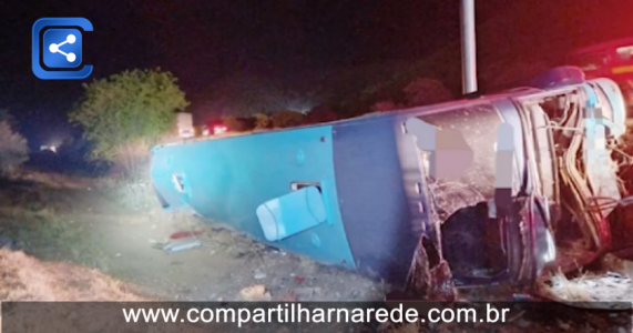 Serra Talhada: 13 pessoas ficam feridas após ônibus bater em cavalo e tombar na BR-232
