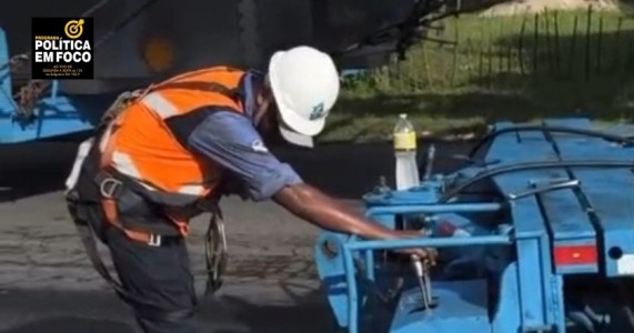  O transformador de energia eólica que está sendo transportado até Nova Palmeira, no Seridó paraibano.