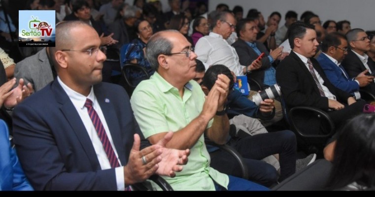 Mano Medeiros participa da posse da nova diretoria da Amup