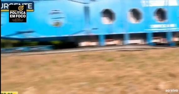 A carreta que transporta o segundo transformador quebrou por volta das 7h desta sexta-feira (2/