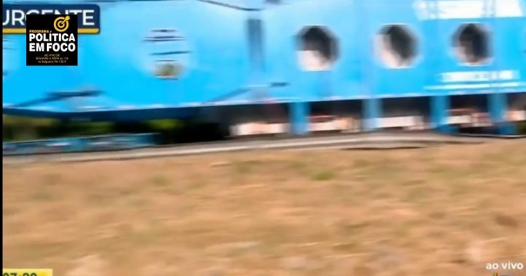 A carreta que transporta o segundo transformador quebrou por volta das 7h desta sexta-feira (2/