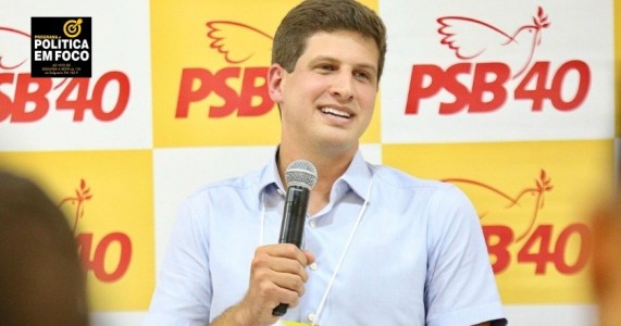 JOÃO CAMPOS RECEBE TEM TÍTULO DE CIDADÃO DE JABOATÃO APROVADO NA CÂMARA MUNICIPAL