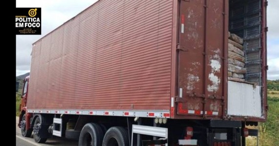 PRF flagra dois caminhões com carga irregular de gesso no Sertão de Pernambuco