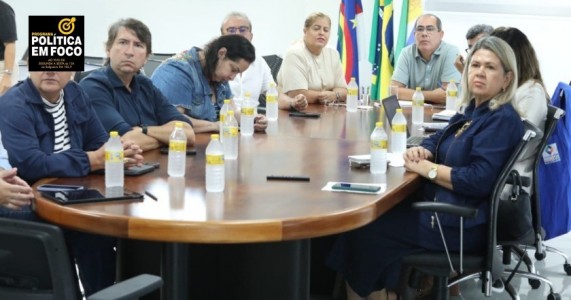 Mano Medeiros entrega Projeto de Lei de reajuste salarial para votação na Câmara