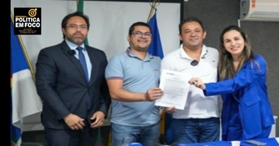 Prefeito de Araripina homologa concurso público e anuncia nova seleção com vagas para o cargo de professor