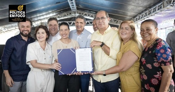 Mano Medeiros e Raquel Lyra assinam ordem de serviço para reforma de mercados e feiras do município.