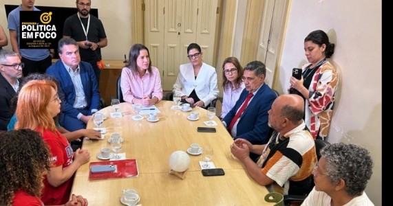 Raquel recebe professores e diz que vai procurar Álvaro Porto para acertar aprovação