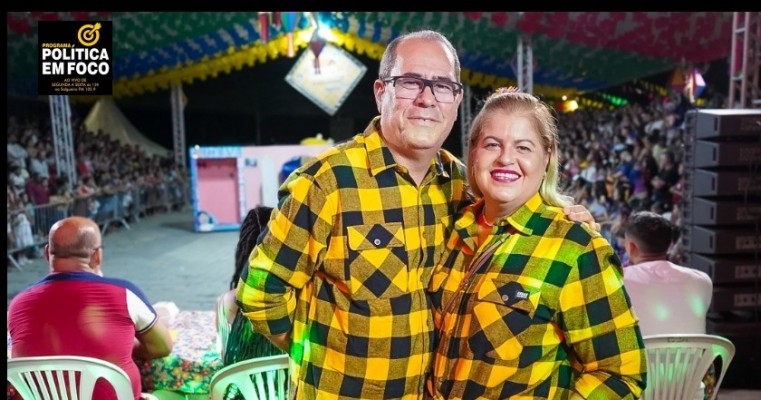 Camarote da acessibilidade recebe visita de Mano e Andrea Medeiros no Festival de Quadrilhas