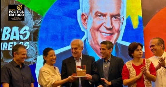 Raquel presta homenagem a Jarbas Vasconcelos por ter criado a Fenearte. 25ª Feira acontece de 9 a 20 de julho