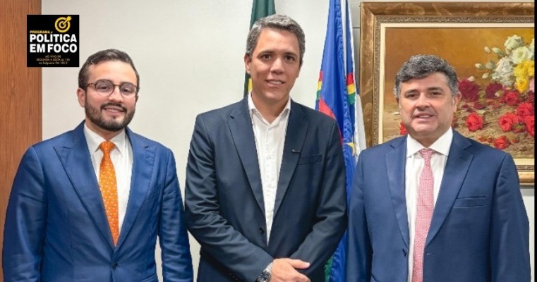 Lula e Eduardo da Fonte comemoram aprovação da PEC 66/2023 ao lado do vice-presidente da Amupe, Pedro Freitas