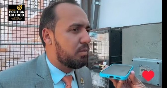  Vereador Cleber Freitas Destaca Apoio à Zona Rural em Entrevista com Maurício Ribeiro do política em foco.