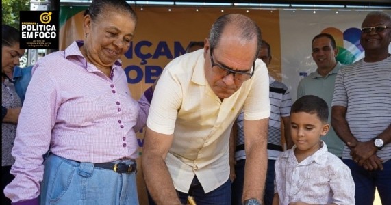 Mano Medeiros assina ordem de serviço para obras em ruas e travessas do Conjunto Marcos Freire