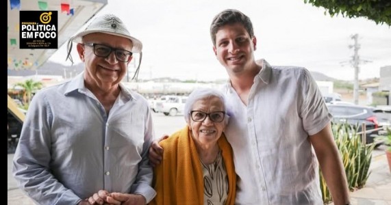 João Campos, Dr. Marcones e Dona Creuza se encontram em Salgueiro. PE.