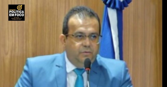 Vereador Professor Agaeudes rebate críticas contra seu projeto de apoio escolar