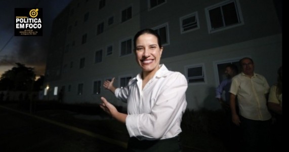 EM JABOATÃO DOS GUARARAPES, GOVERNADORA RAQUEL LYRA ENTREGA CHAVES DE MAIS 61 RESIDÊNCIAS A FAMÍLIAS BENEFICIADAS