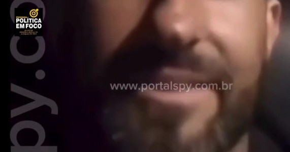 Deputado exibe armas e manda recado após relatar ameaças:"Não tenho medo dos comédias".