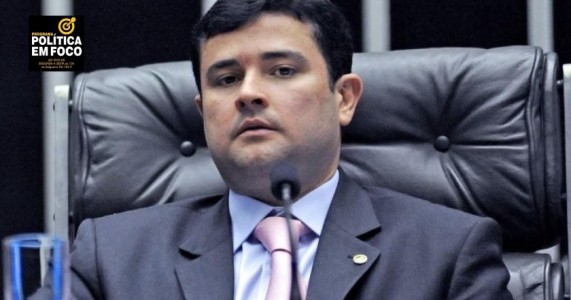 Deputado Federal Eduardo da Fonte homenageia todos os pais do Brasil com mensagem de gratidão.