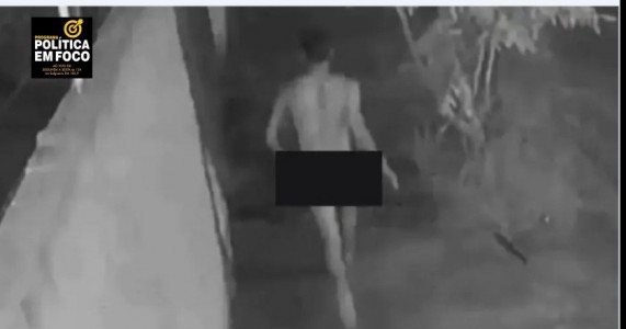 Homem foge despido para não ser morto