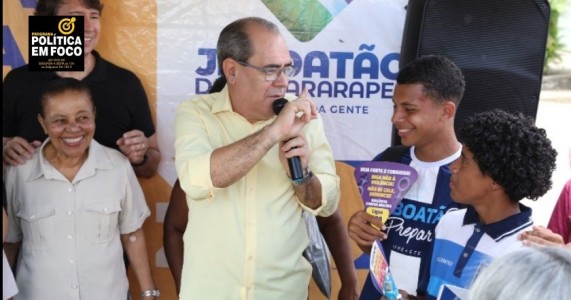 Mano Medeiros e ministro Jader Filho participam do encerramento do Bota Pra Andar