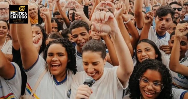 GOVERNADORA RAQUEL LYRA :Gratidão por cada abraço, pela troca de energia boa do povo sertenajo.