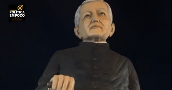 Estátua de Padre Cícero com seis metros de altura é inaugurada em Cedro-PE
