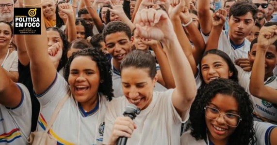 GOVERNADORA RAQUEL LYRA NA ESTRADA 