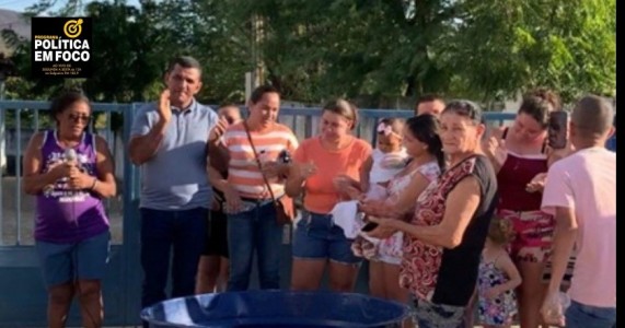 Moradores de Umãs protestam por abastecimento de água e Compesa envia nota sobre a situação