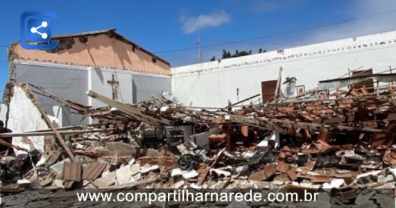 Igreja desaba no interior da Bahia; imagem de Jesus Cristo fica intacta