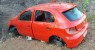 Leitor chama atenção para carro abandonado que foi ‘depenado’ próximo à Serra da Santa