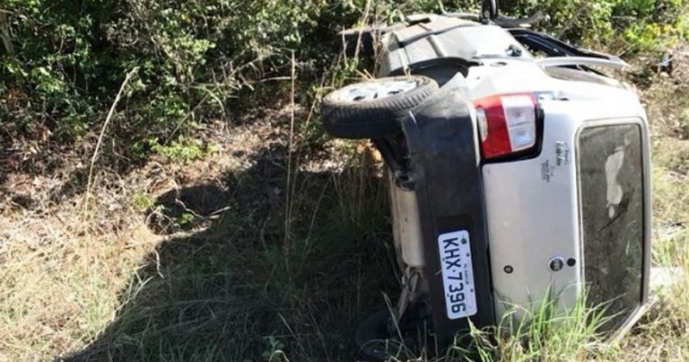 Carro capota e mulher de Ouricuri morre na Serra do Araripe