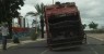 Caminhão do lixo afunda no asfalto próximo a pizzaria da Orla II de Petrolina-PE