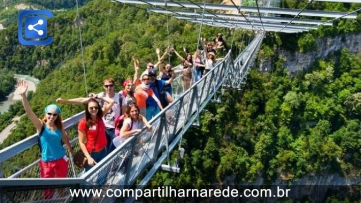 Rússia possui a maior ponte suspensa para pedestres do mundo; Veja fotos